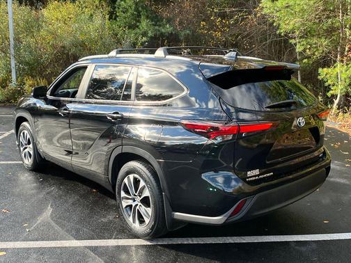 2024 Toyota Highlander Hybrid XLE