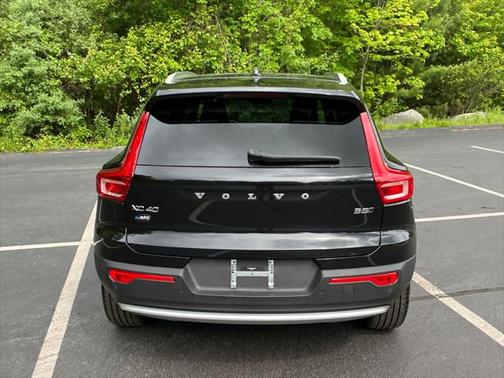 2025 Volvo XC40 B5 Core Bright Theme