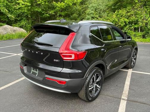 2025 Volvo XC40 B5 Core Bright Theme