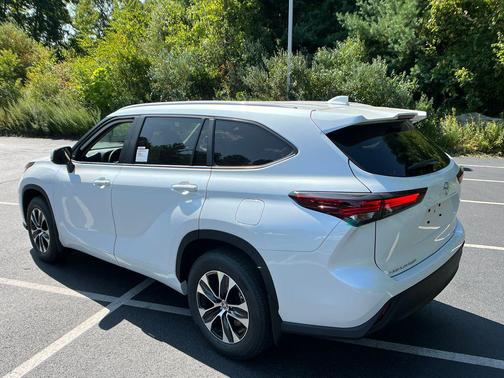 2025 Toyota Highlander XLE