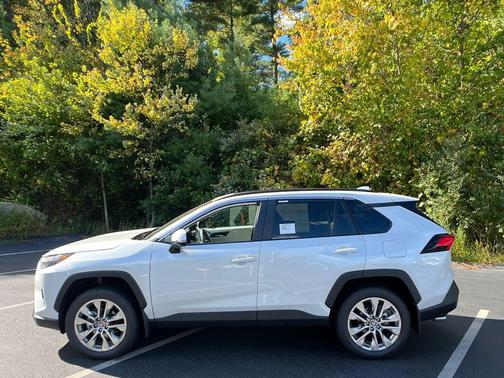 2025 Toyota RAV4 XLE Premium