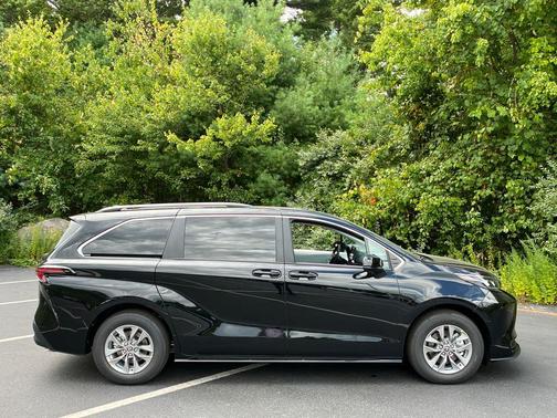 2025 Toyota Sienna LE