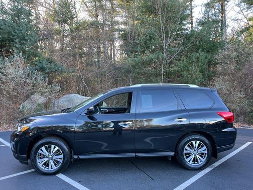 2017 Nissan Pathfinder S