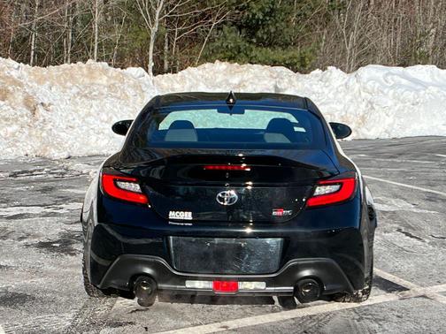 2025 Toyota GR86 Premium