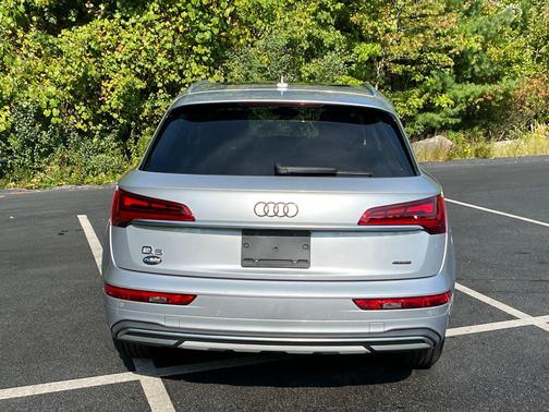 2022 Audi Q5 40 Premium Plus