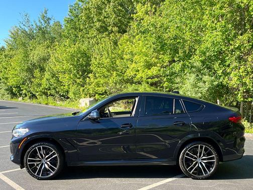 Carbon Black Metallic 2021 BMW X6 M50i