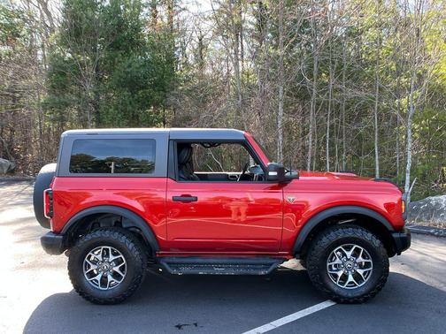 Hot Pepper Red Metallic Tinted Clearcoat 2023 Ford Bronco Badlands