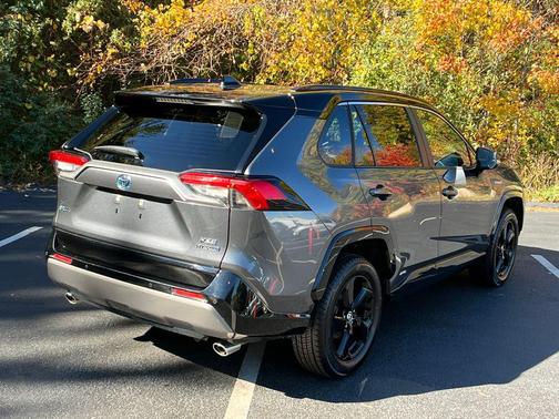 2021 Toyota RAV4 Hybrid SE