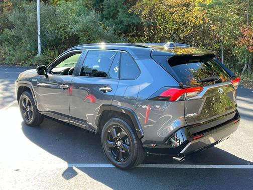 2021 Toyota RAV4 Hybrid SE