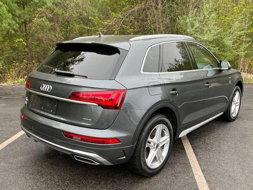 Daytona Gray Pearl Effect 2021 Audi Q5 Premium Plus 55 TFSI e quattro S tronic