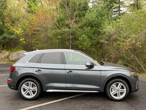 Daytona Gray Pearl Effect 2021 Audi Q5 Premium Plus 55 TFSI e quattro S tronic