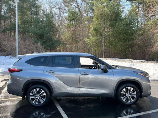 2025 Toyota Highlander 