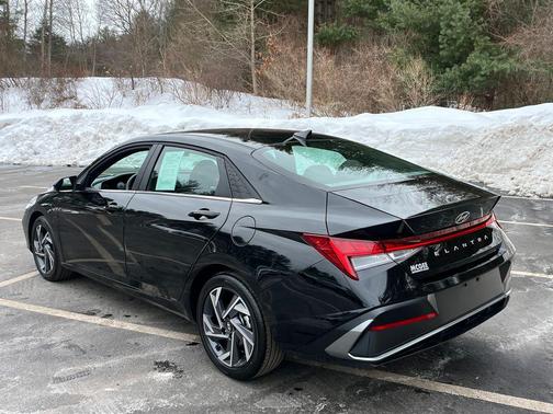 2025 Hyundai ELANTRA SEL