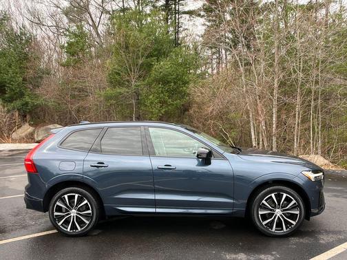 Denim Blue Metallic 2023 Volvo XC60 B5 Plus Dark Theme