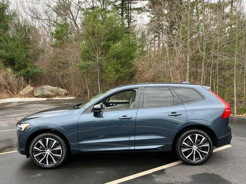 Denim Blue Metallic 2023 Volvo XC60 B5 Plus Dark Theme