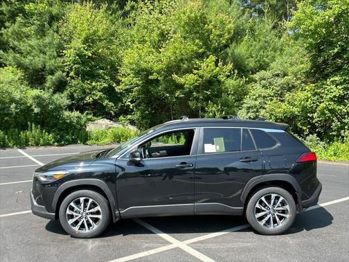 2025 Toyota Corolla Cross XLE