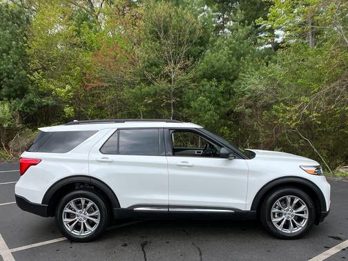 Star White Metallic Tri-Coat 2023 Ford Explorer XLT