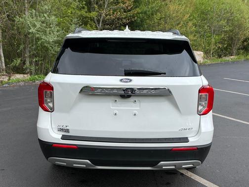 Star White Metallic Tri-Coat 2023 Ford Explorer XLT