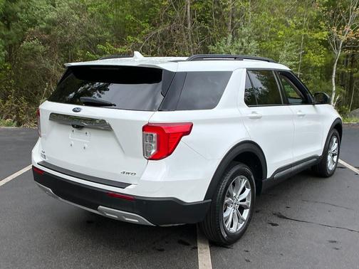 Star White Metallic Tri-Coat 2023 Ford Explorer XLT