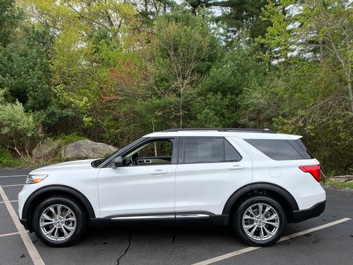 Star White Metallic Tri-Coat 2023 Ford Explorer XLT