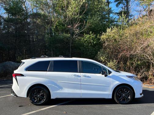 2024 Toyota Sienna XSE 7 Passenger