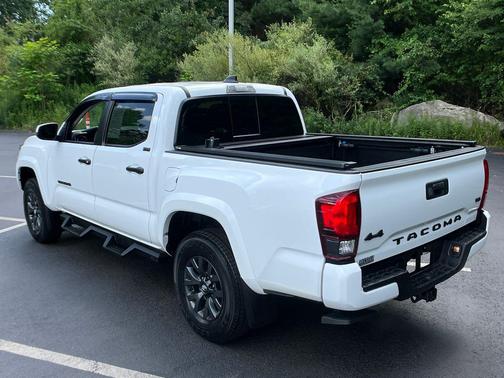 Ice Cap 2023 Toyota Tacoma SR5