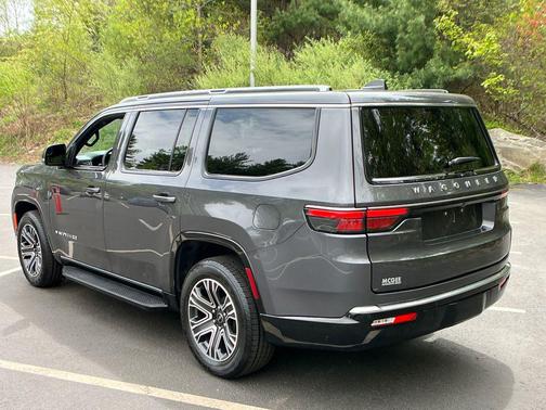 Baltic Gray Metallic Clearcoat 2025 Jeep Wagoneer 4x4