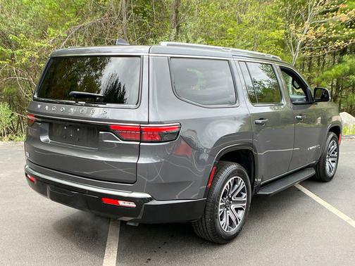 Baltic Gray Metallic Clearcoat 2025 Jeep Wagoneer 4x4