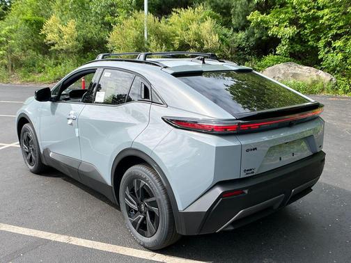 Cement 2026 Toyota C-HR SE