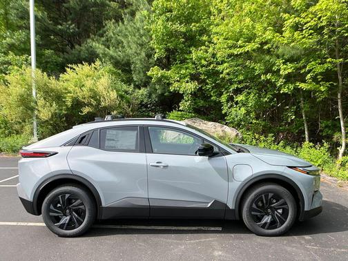 Cement 2026 Toyota C-HR SE