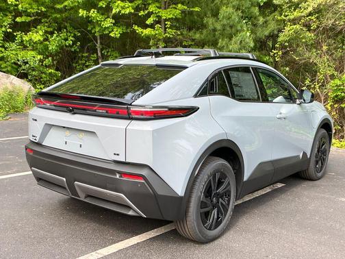Cement 2026 Toyota C-HR SE
