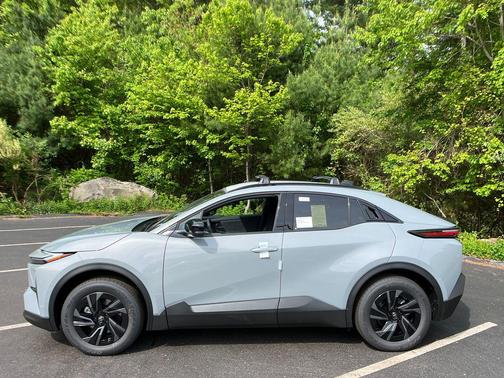 Cement 2026 Toyota C-HR SE