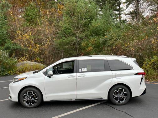 2025 Toyota Sienna Platinum