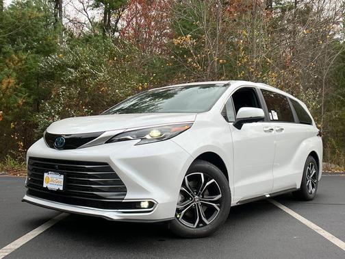 2025 Toyota Sienna Platinum