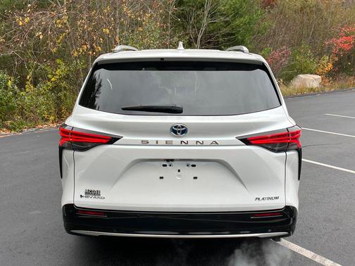 2025 Toyota Sienna Platinum