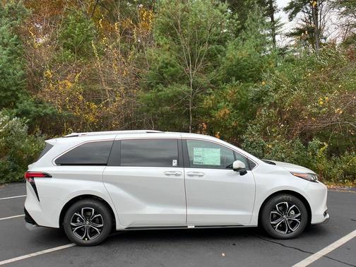 2025 Toyota Sienna Platinum