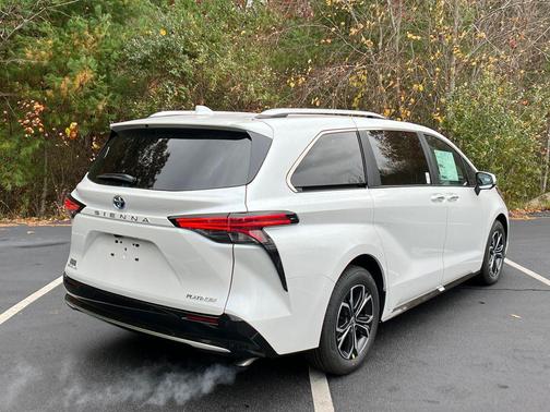 2025 Toyota Sienna Platinum