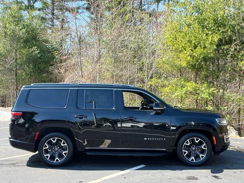 Diamond Black Crystal Pearlcoat 2024 Jeep Wagoneer Series III 4x4