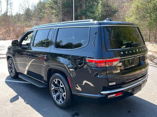 Diamond Black Crystal Pearlcoat 2024 Jeep Wagoneer Series III 4x4