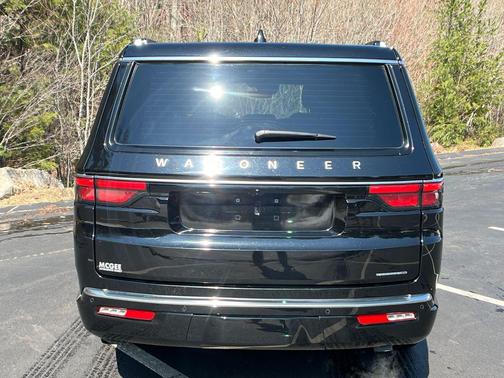 Diamond Black Crystal Pearlcoat 2024 Jeep Wagoneer Series III 4x4