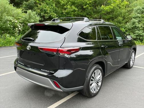2024 Toyota Highlander Platinum
