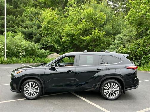 2024 Toyota Highlander Platinum