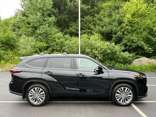 2024 Toyota Highlander Platinum