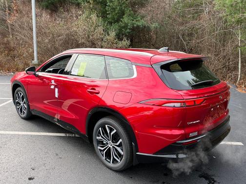 2025 Toyota Crown Signia XLE