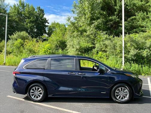 2021 Toyota Sienna XLE 7 Passenger