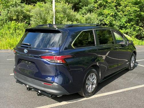 2021 Toyota Sienna XLE 7 Passenger