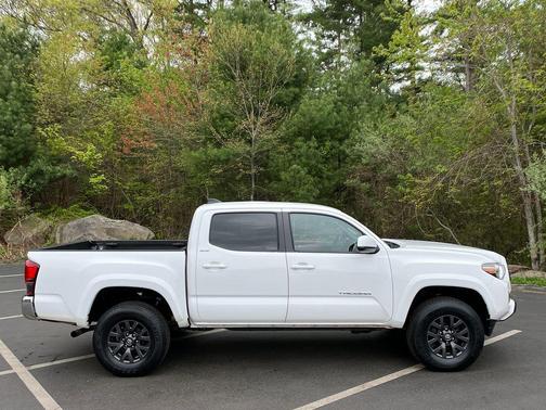 Ice Cap 2023 Toyota Tacoma SR5