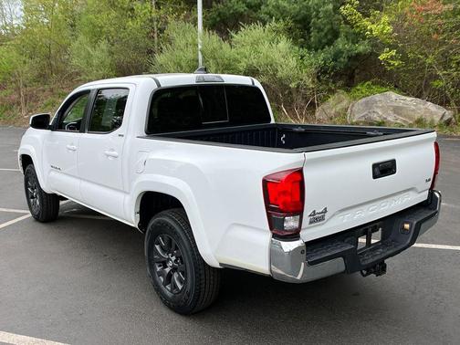Ice Cap 2023 Toyota Tacoma SR5