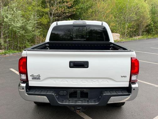 Ice Cap 2023 Toyota Tacoma SR5
