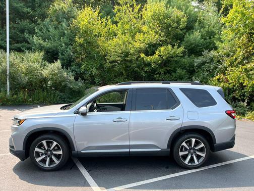 2023 Honda Pilot AWD Elite